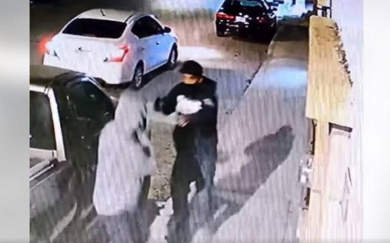 Video Investigan robo a mano armada en el Barrio de Tequis El